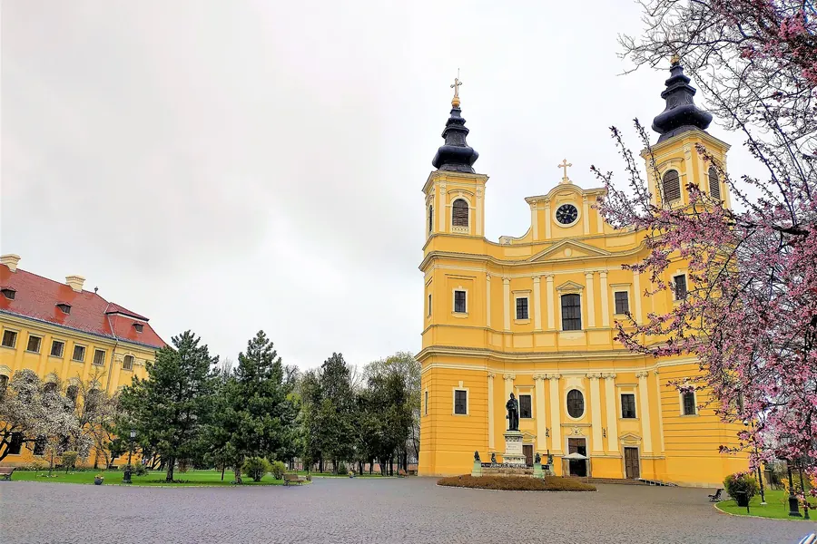 Römisch-katholische Basilika – Fassade, Oradea