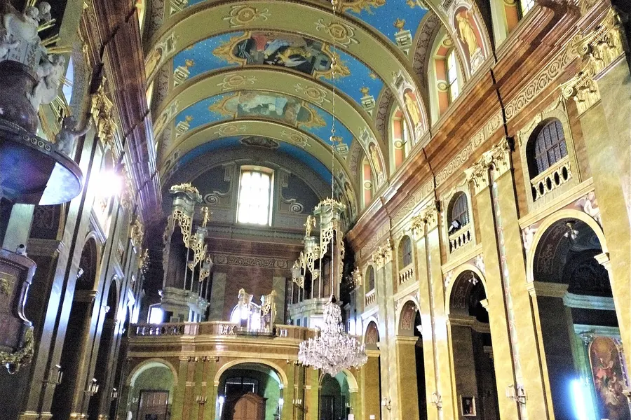 Bazylika rzymskokatolicka – wnętrze, Oradea