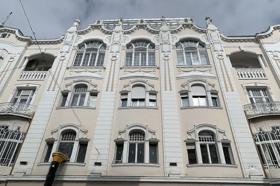 Palais Apollo – façade, Oradea