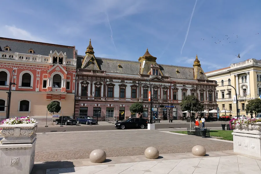 Palacio Episcopal Grecocatólico – vista de la plaza, Oradea