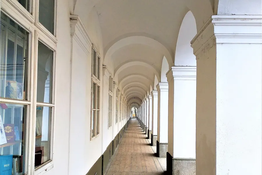Domherrenreihe – Arkaden, Oradea