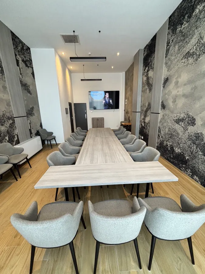 Sala conferenze, allestimento Boardroom, fotografia 1