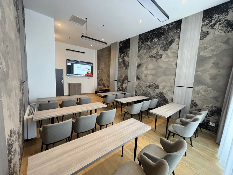 La sala de conferencias, con montaje tipo escuela